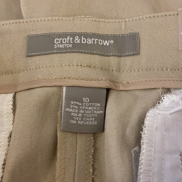 NWT Croft & Barrow Khaki Knee Length Shorts size 10 - Picture 3 of 4